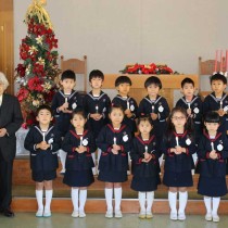 <p class="has-text-align-center" style="font-size:17px"><strong>
クリスマス親子礼拝
</strong></p>