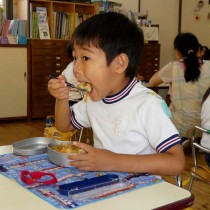 <p class="has-text-align-center" style="font-size:17px"><strong>
カレーパーティ
</strong></p>