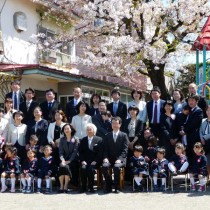 <p class="has-text-align-center" style="font-size:17px"><strong>
入園・進級式
</strong></p>