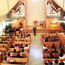 <p class="has-text-align-center" style="font-size:17px"><strong>
クリスマス親子礼拝
</strong></p>