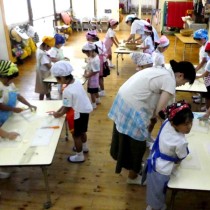 <p class="has-text-align-center" style="font-size:17px"><strong>
カレーパーティ
</strong></p>