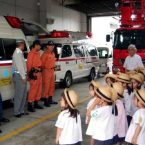 <p class="has-text-align-center" style="font-size:17px"><strong>
花の日
</strong></p>