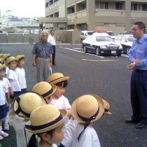 <p class="has-text-align-center" style="font-size:17px"><strong>
花の日
</strong></p>