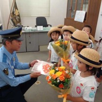 <p class="has-text-align-center" style="font-size:17px"><strong>
花の日
</strong></p>