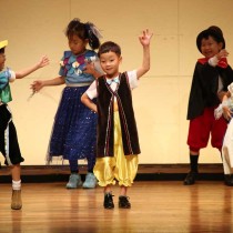 <p class="has-text-align-center" style="font-size:17px"><strong>
おゆうぎ会
</strong></p>