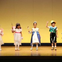 <p class="has-text-align-center" style="font-size:17px"><strong>
おゆうぎ会
</strong></p>